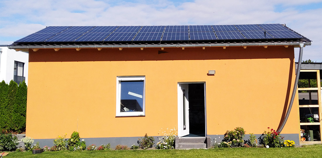 Photovoltaik-Anlage auf Gartenhaus Photovoltaik-Anlage auf Gartenhaus